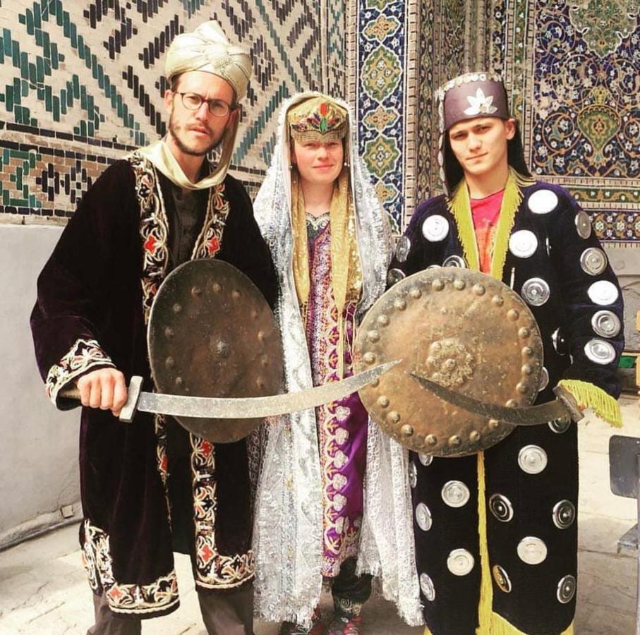 Muharram Homestay In The Neighborhood Of The Registan Square, 家族 ゲストハウス 撒马尔罕 外观 照片